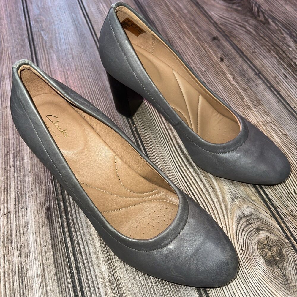 Clark’s Gray Pumps CHRYSSA ARI Women’s 6.5 M Grey Leather Slip On Block Heel